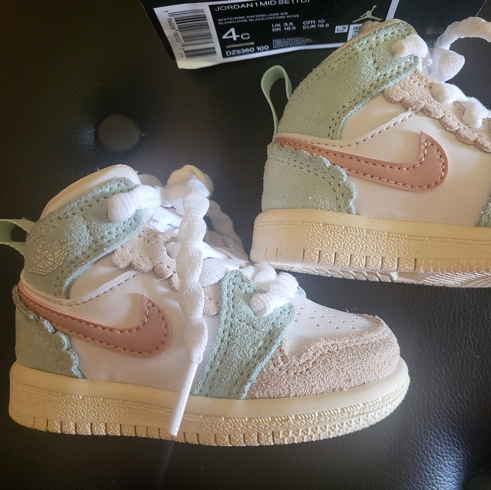 Jordan Mid SE